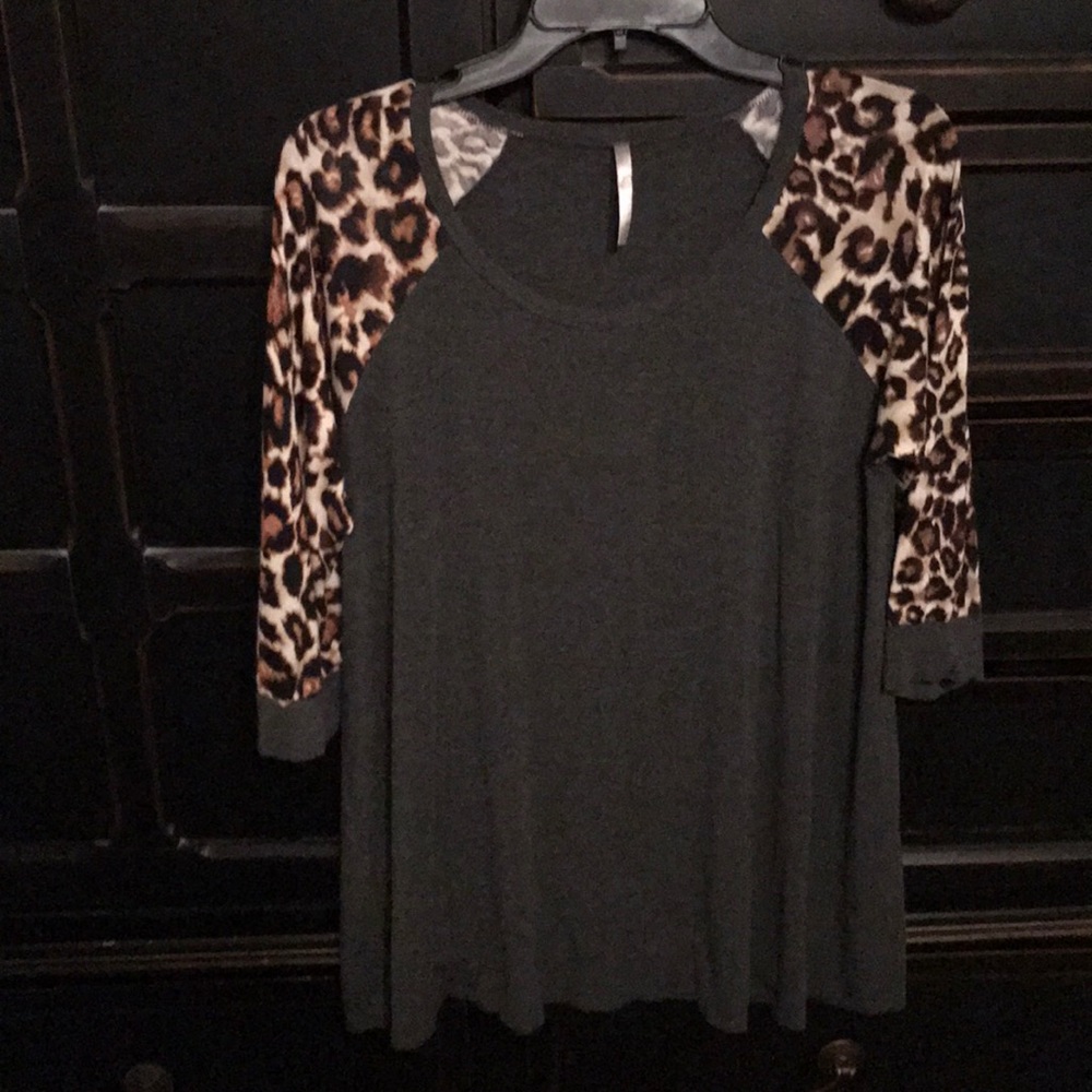 Leopard sleeve raglan top